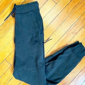 Nike Women’s Sweatpant Army Green